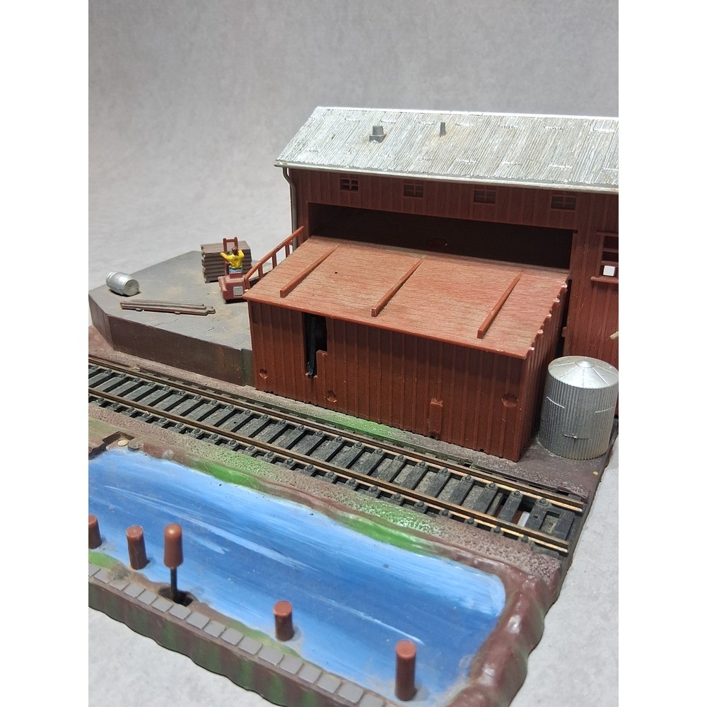 HO SCALE TRAIN SIDING FOREST LUMBER COMPANY DIORAMA BUILDING WORKING SWITCHES - Picture 3 of 13